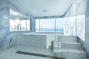 Luxury Penthouse | Living area | Heated floors - JSTAY Guesthouse Gwangalli Beach - Hostel (Busan)