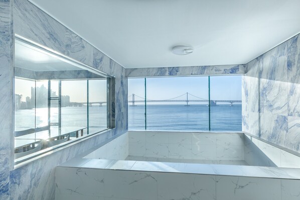 Penthouse Luxe | Rideaux occultants, Wi-Fi gratuit, draps fournis
