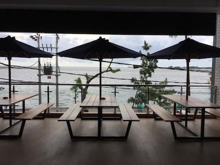 Breakfast, lunch, dinner served; local and international cuisine