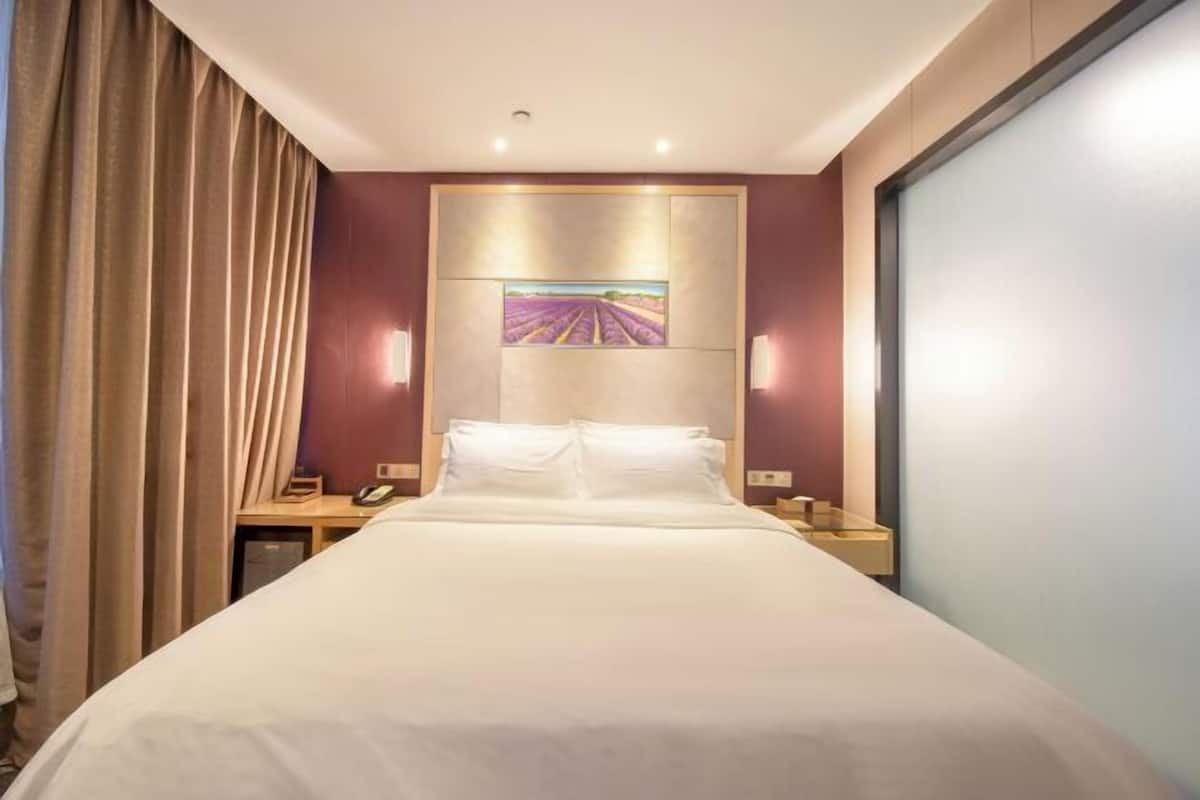 Minibar, desk, blackout drapes, free WiFi