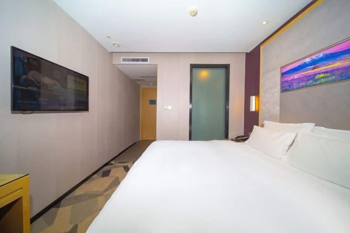 Minibar, desk, blackout drapes, free WiFi