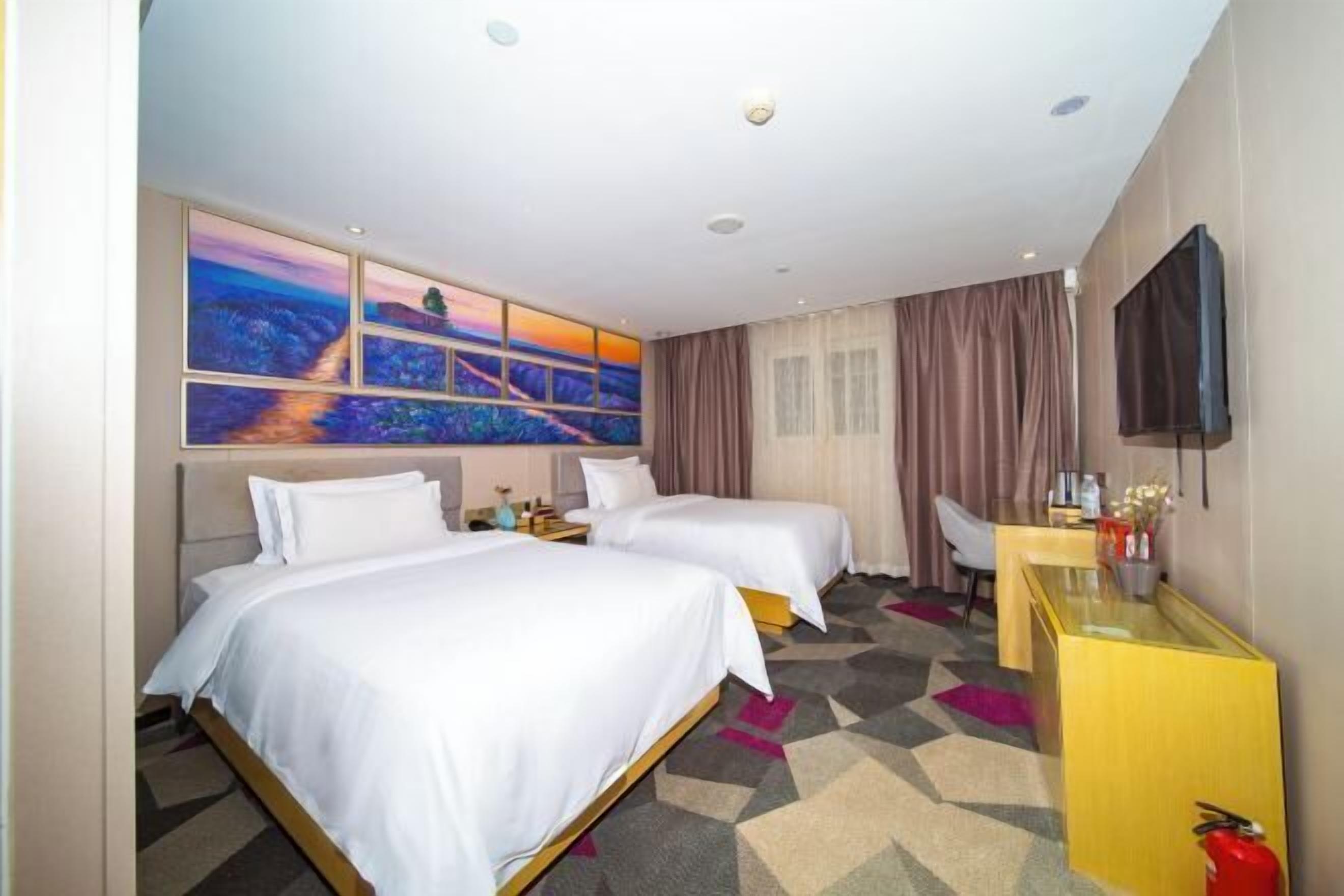 Minibar, bàn, màn/rèm cản sáng, truy cập Internet không dây miễn phí 