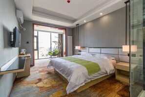 Phòng Deluxe | Minibar, bàn, màn/rèm cản sáng, bàn ủi/dụng cụ ủi quần áo 