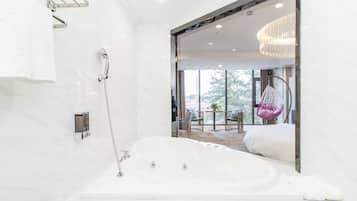 Cloud Theme Room | Jetted bathtub