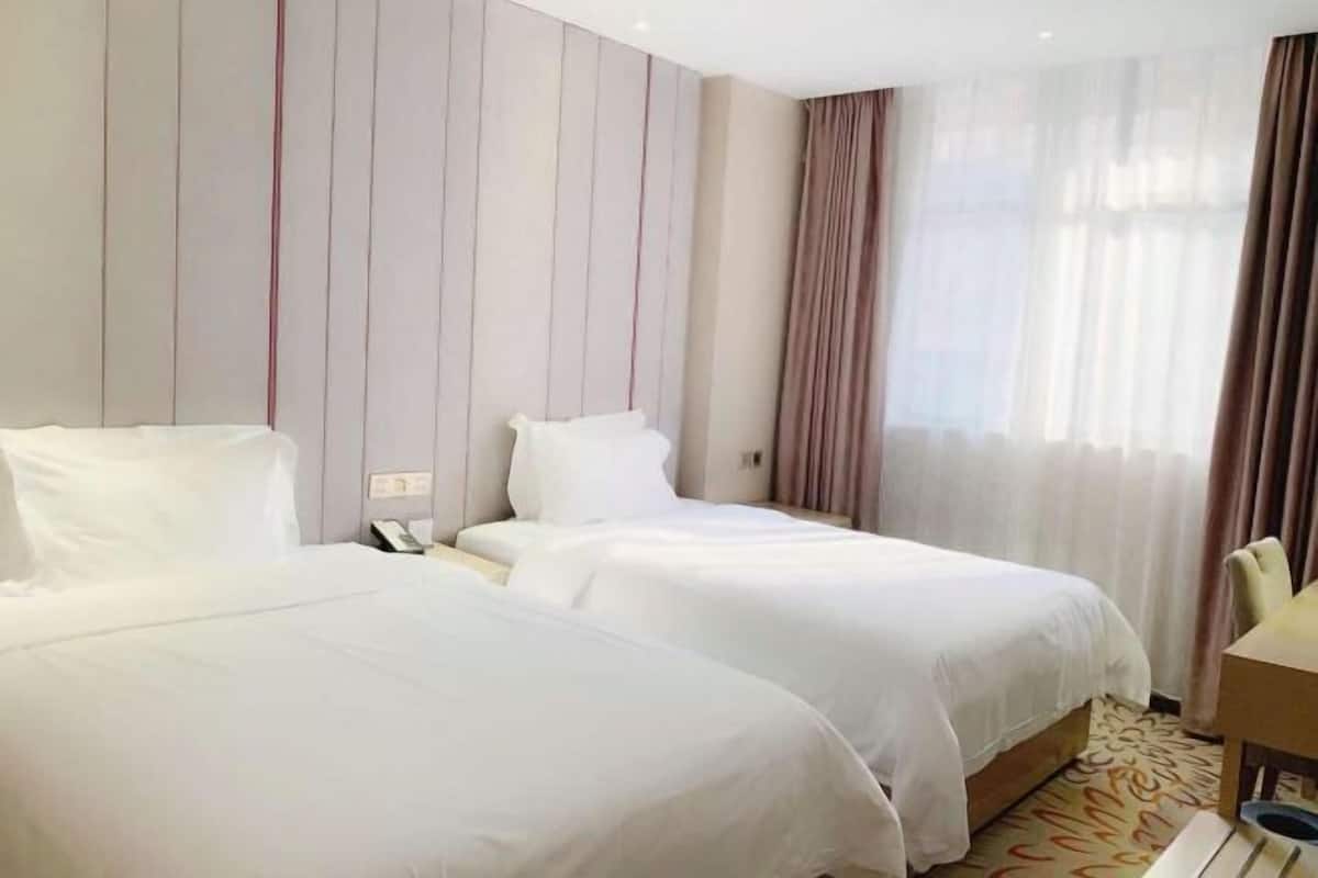 Minibar, desk, blackout curtains, free WiFi