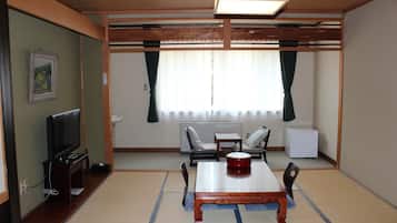 Standard Tatami Room | In-room safe, free WiFi