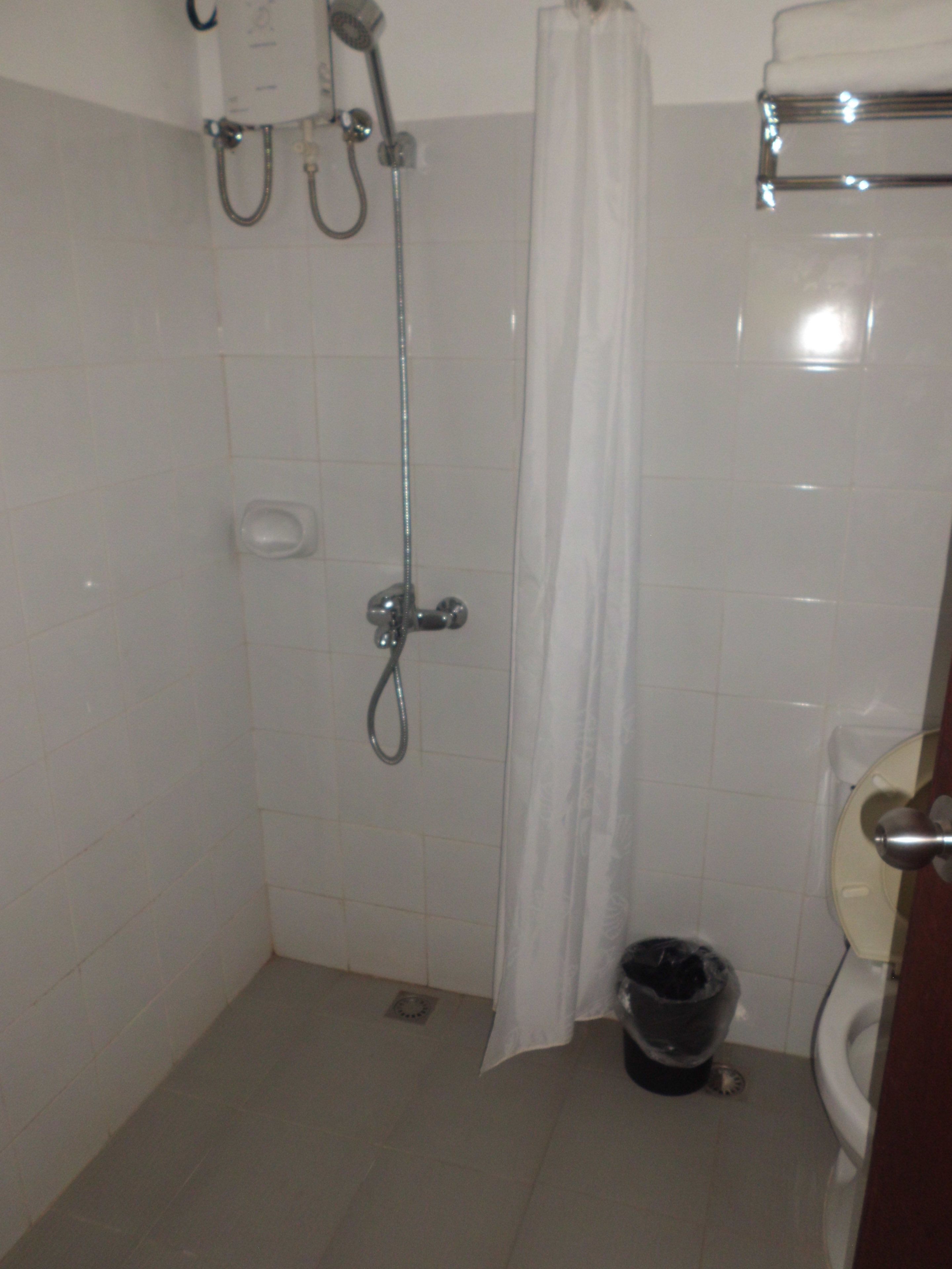 superior 2 | bathroom | shower, free toiletries, hair dryer, bidet