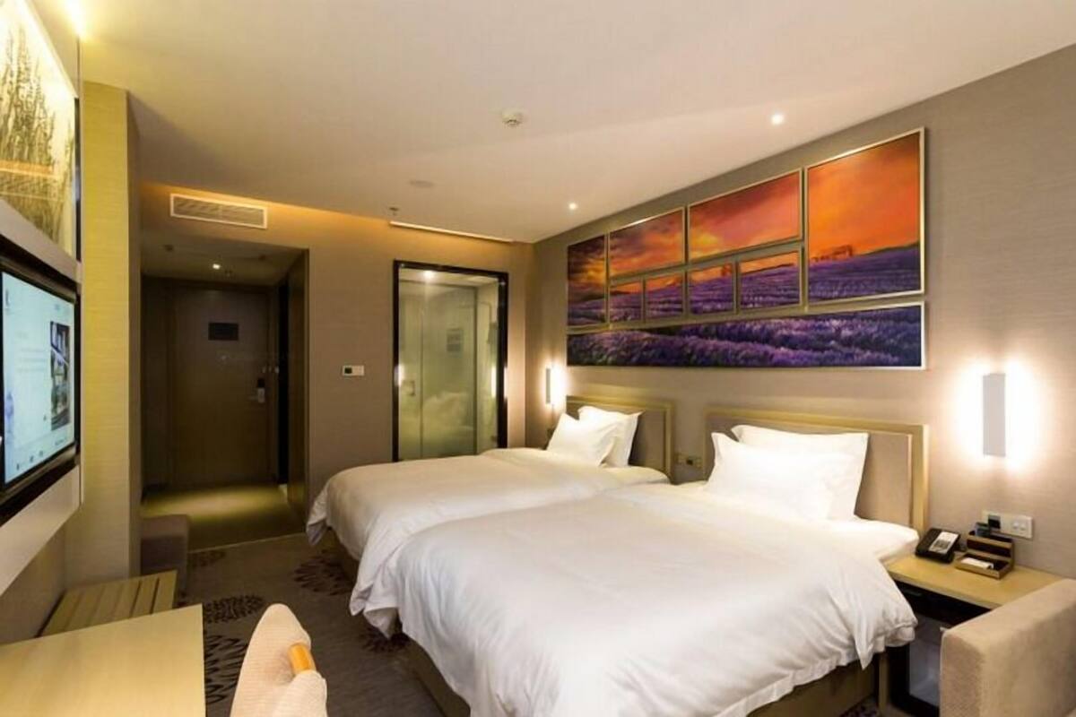 Chambre Deluxe avec lits jumeaux | Surmatelas, minibar, bureau, rideaux occultants