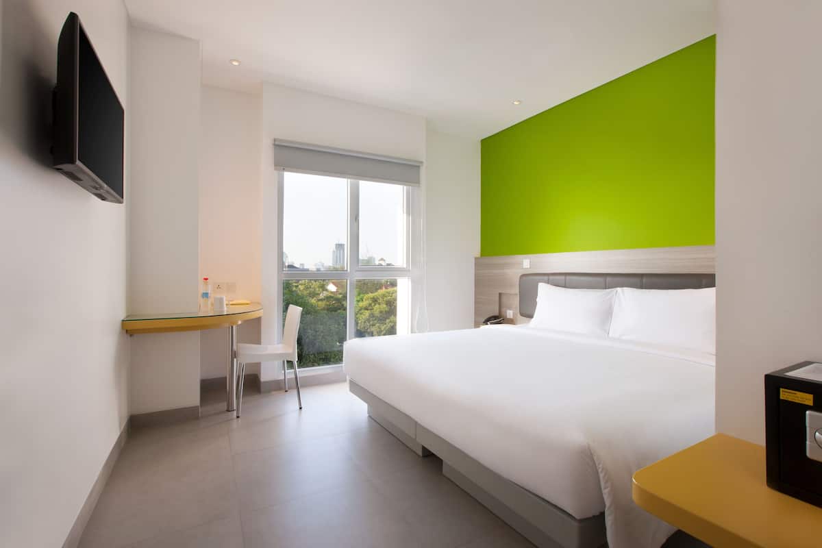 In-room safe, desk, soundproofing, free WiFi