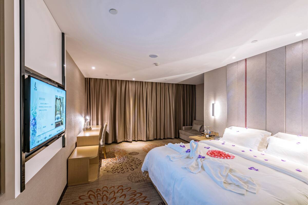 Romantic Premier Room