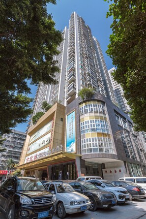 مواقف سيارات مجانية