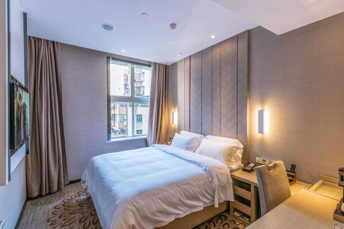 Business King Room