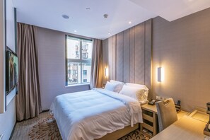 ميني بار ومكتب وستائر تعتيم وواي فاي مجانًا