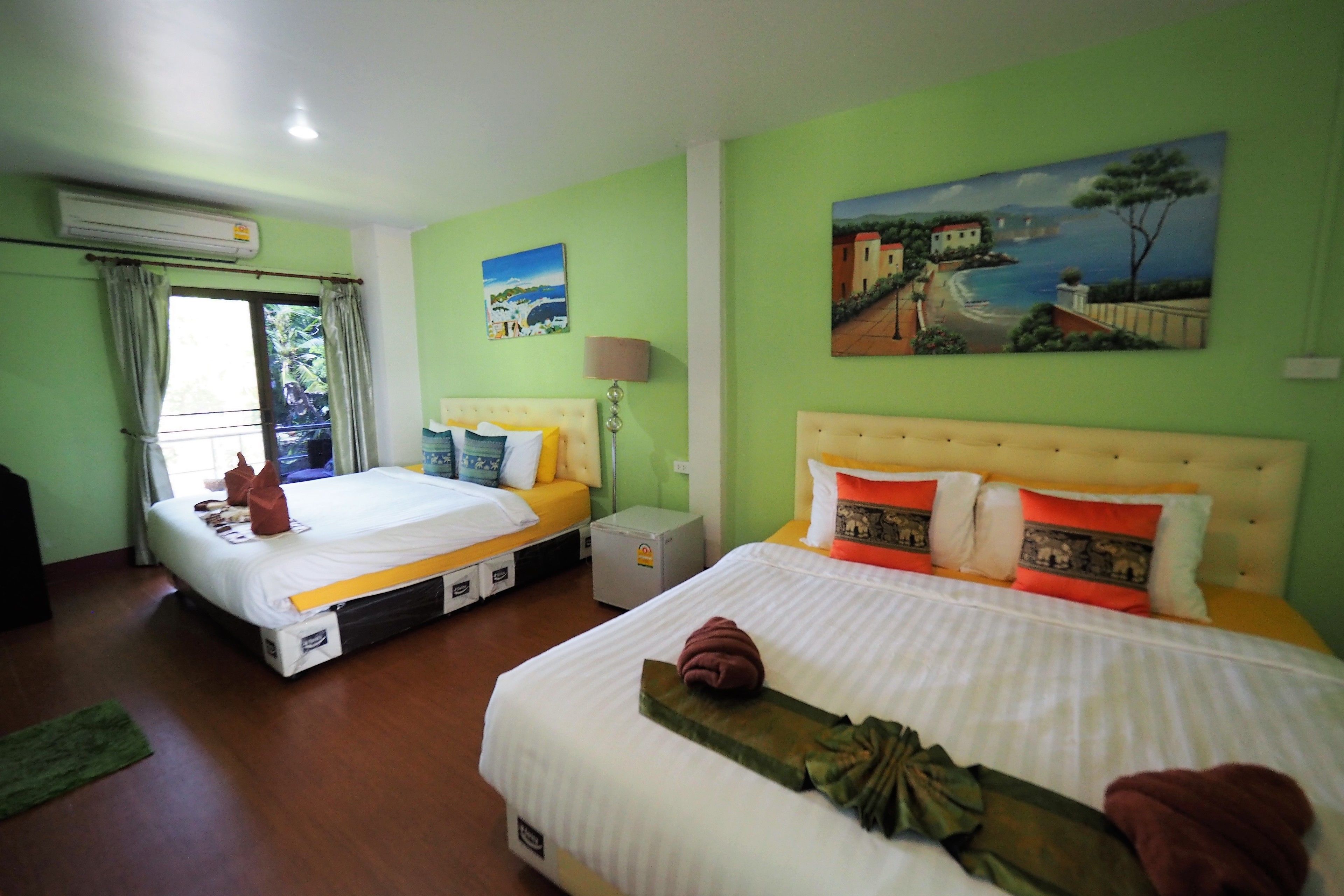 Family Room | In-room safe, desk, free WiFi, bed sheets