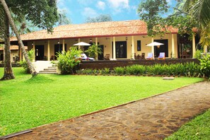 Front of property - Kurundu Villa (Habaraduwa)