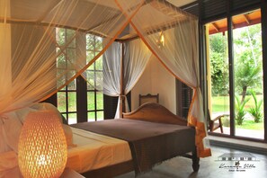 Desk, laptop workspace, soundproofing, free WiFi - Kurundu Villa (Habaraduwa)