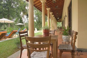 Exterior detail - Kurundu Villa (Habaraduwa)