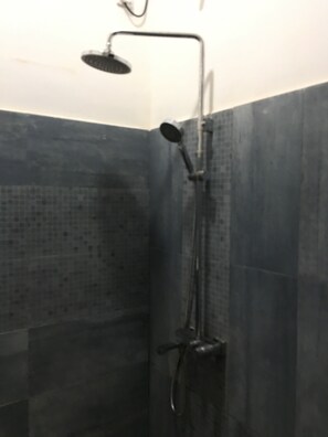 Dobbeltrom – standard, ikke-røyk, privat bad | Dusj på badet