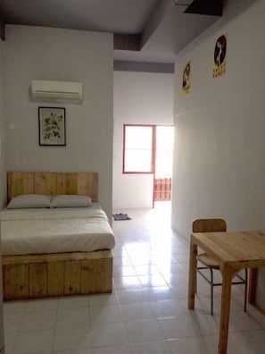 Double Room | Bathroom - Il Treno Hostel (Ayutthaya)