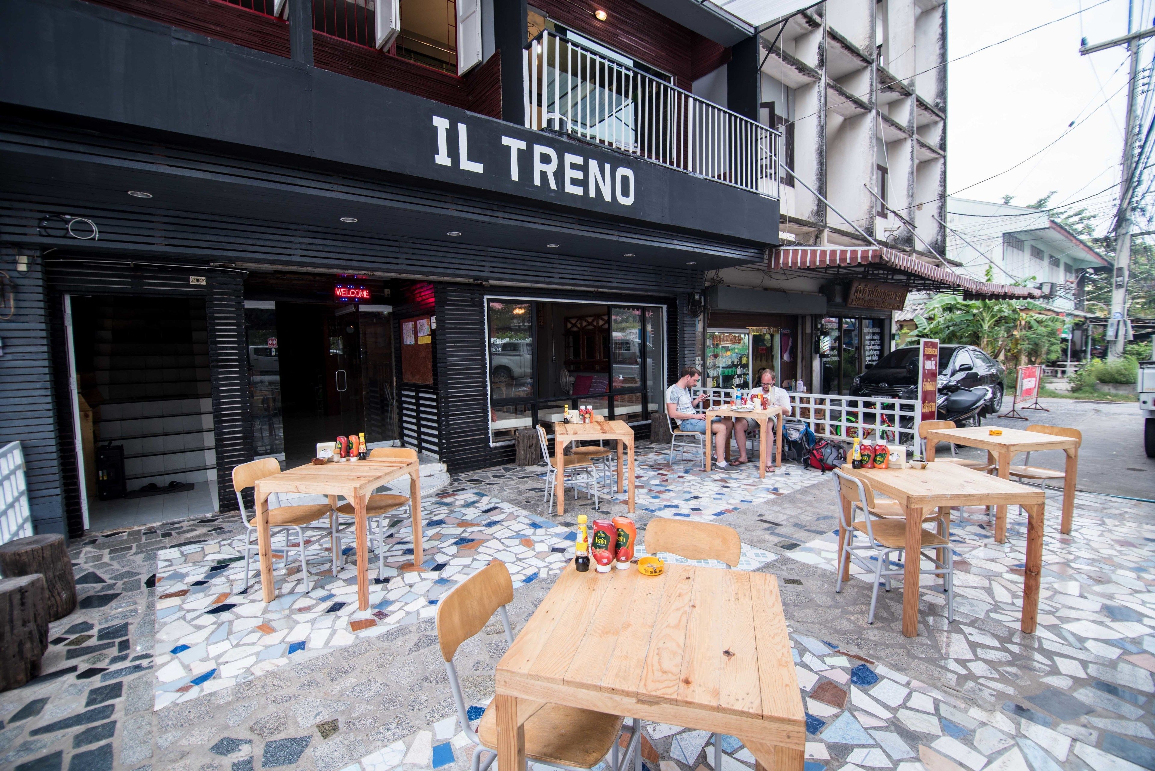 Breakfast, lunch, dinner served; Thai cuisine 