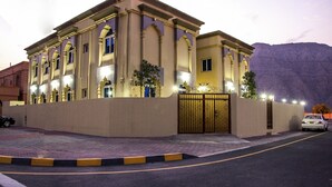 Front of property - Esra Hotel Apartments (Khasab)