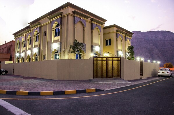Front of property - Esra Hotel Apartments (Khasab)