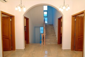 Deluxe Apartment, 2 Bedrooms | 2 bedrooms, minibar, iron/ironing board, free cribs/infant beds