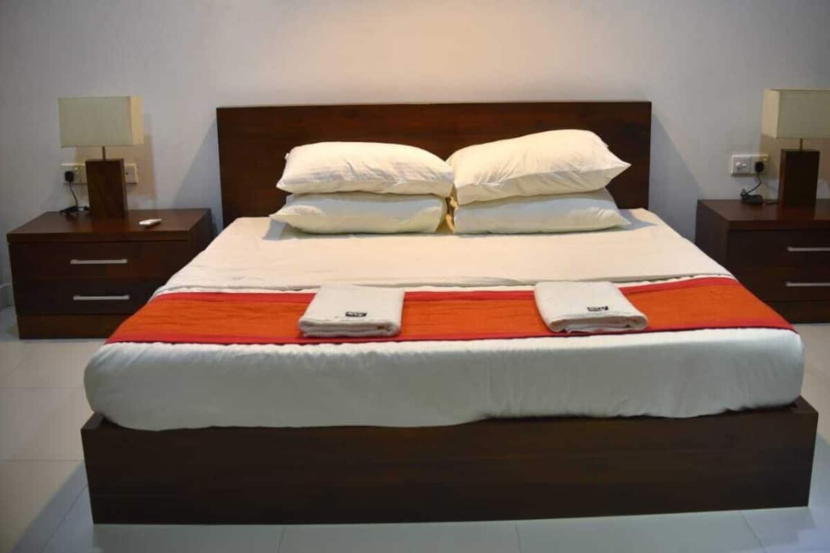 Premium bedding, down duvets, in-room safe, iron/ironing board