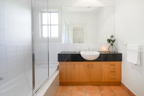 House, 3 Bedrooms, 2 Bathrooms | Bathroom | Combined shower/tub, free toiletries, hair dryer, towels - BOUTIQUE STAYS - Brighton Abode (Brighton)