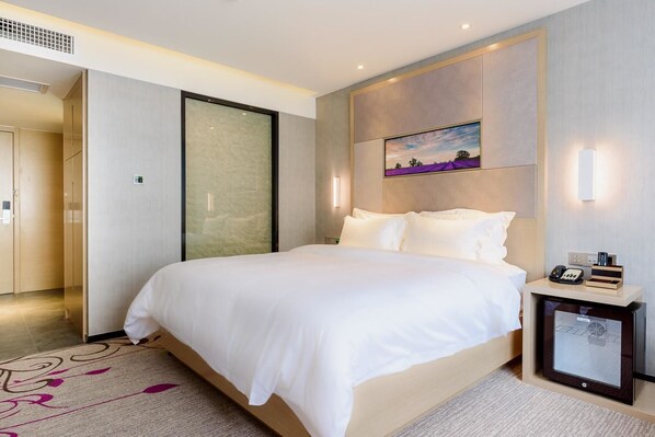 Minibar, in-room safe, desk, blackout drapes - LAVANDE HOTEL GZ ZHENGJIA PLAZA BRANCH (Guangzhou)