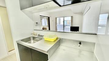 Deluxe Room | Private kitchen | Fridge, microwave, electric kettle