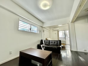 Individually decorated, free WiFi, bed sheets - Villa Izumizaki (Naha)