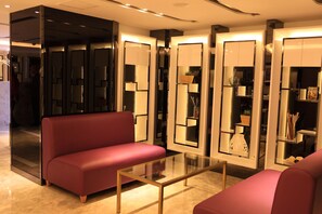 Lobby sitting area - Lavade Hotel Gz Yuancun Metro Station Branch (Guangzhou)