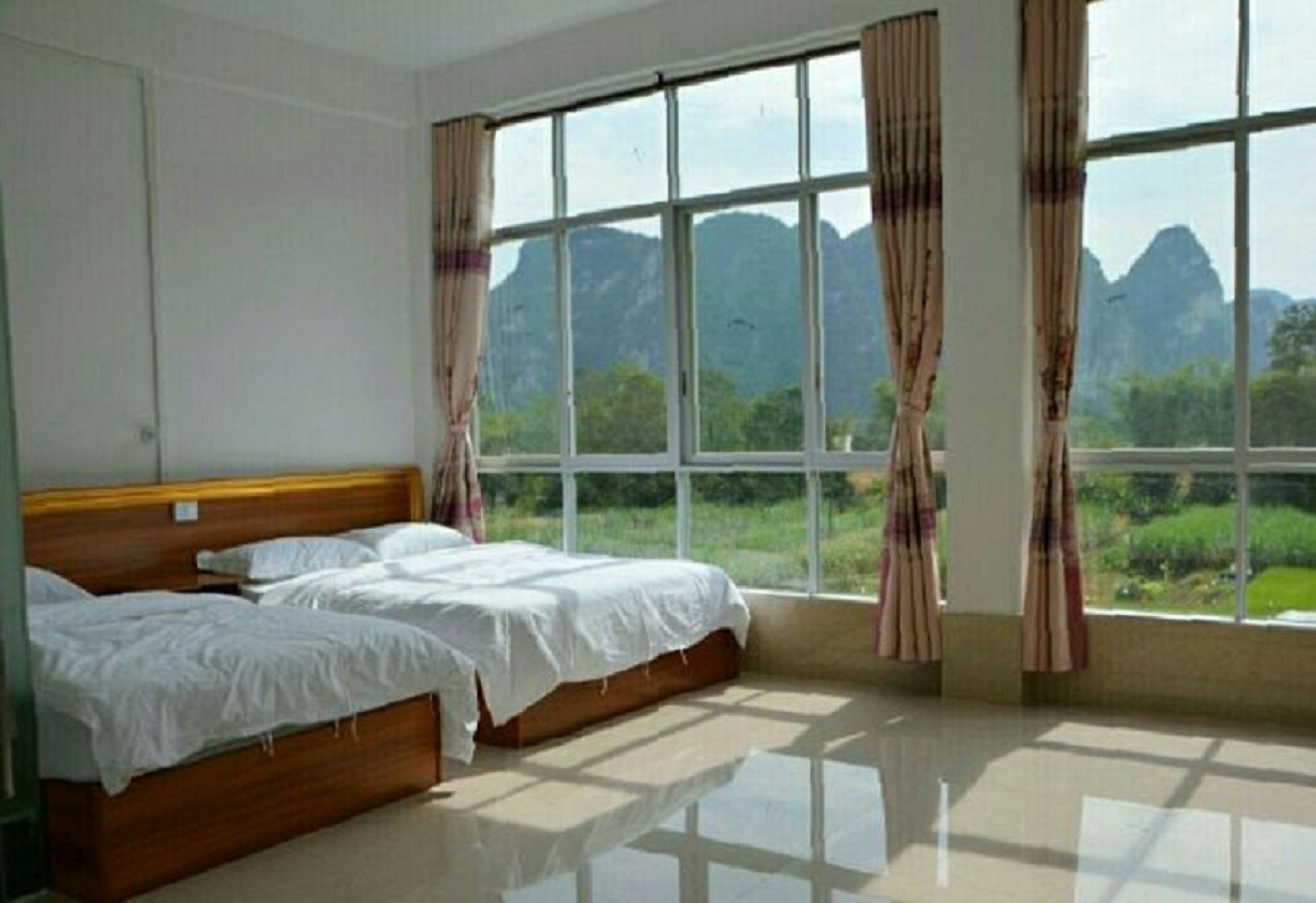 ห้องทวิน | โต๊ะทำงาน, Wi-Fi ฟรี