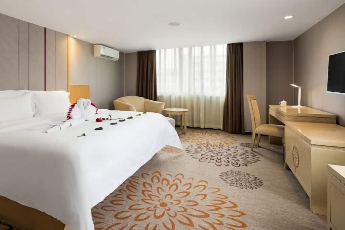 Desk, blackout drapes, rollaway beds, free WiFi