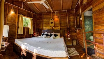 Family Chalet, 1 Queen Bed, Non Smoking | Minibar, desk, soundproofing, free WiFi