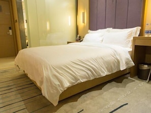 Minibar, desk, blackout curtains, free WiFi - Lavande Hotel (Guangzhou)