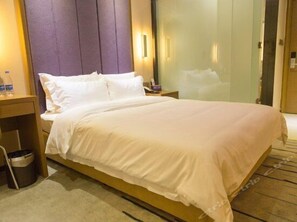 Minibar, skrivbord, mörkläggningsgardiner och gratis wi-fi
