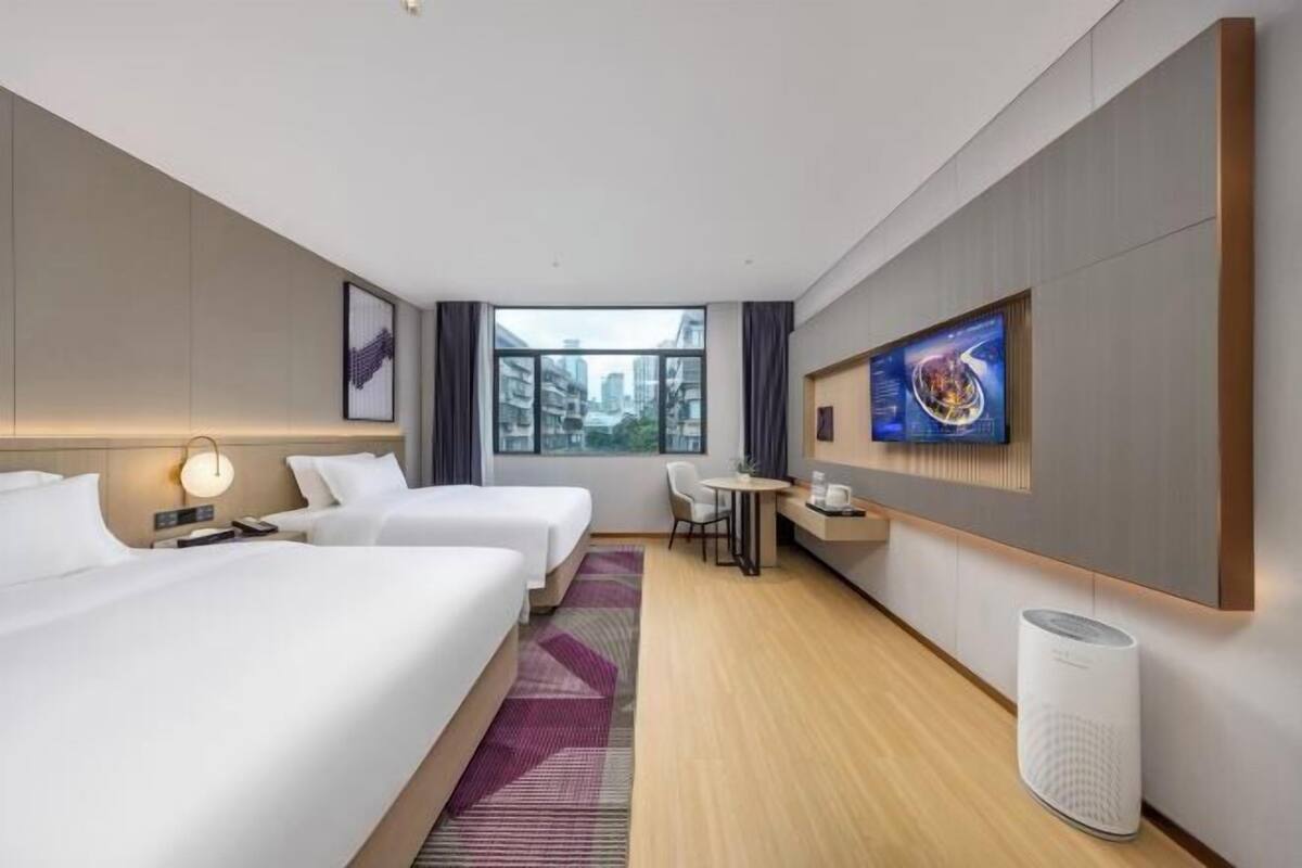 Minibar, desk, blackout drapes, WiFi (free)