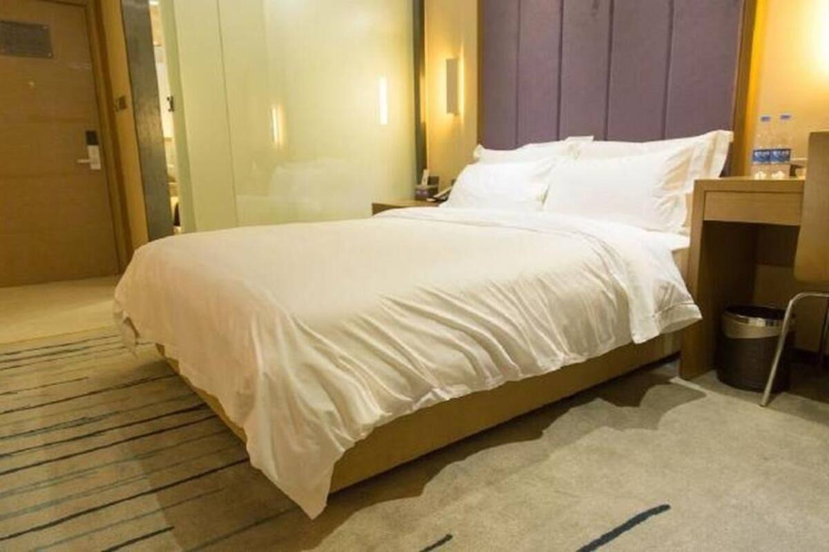 Minibar, escritorio, cortinas blackout y wifi gratis 