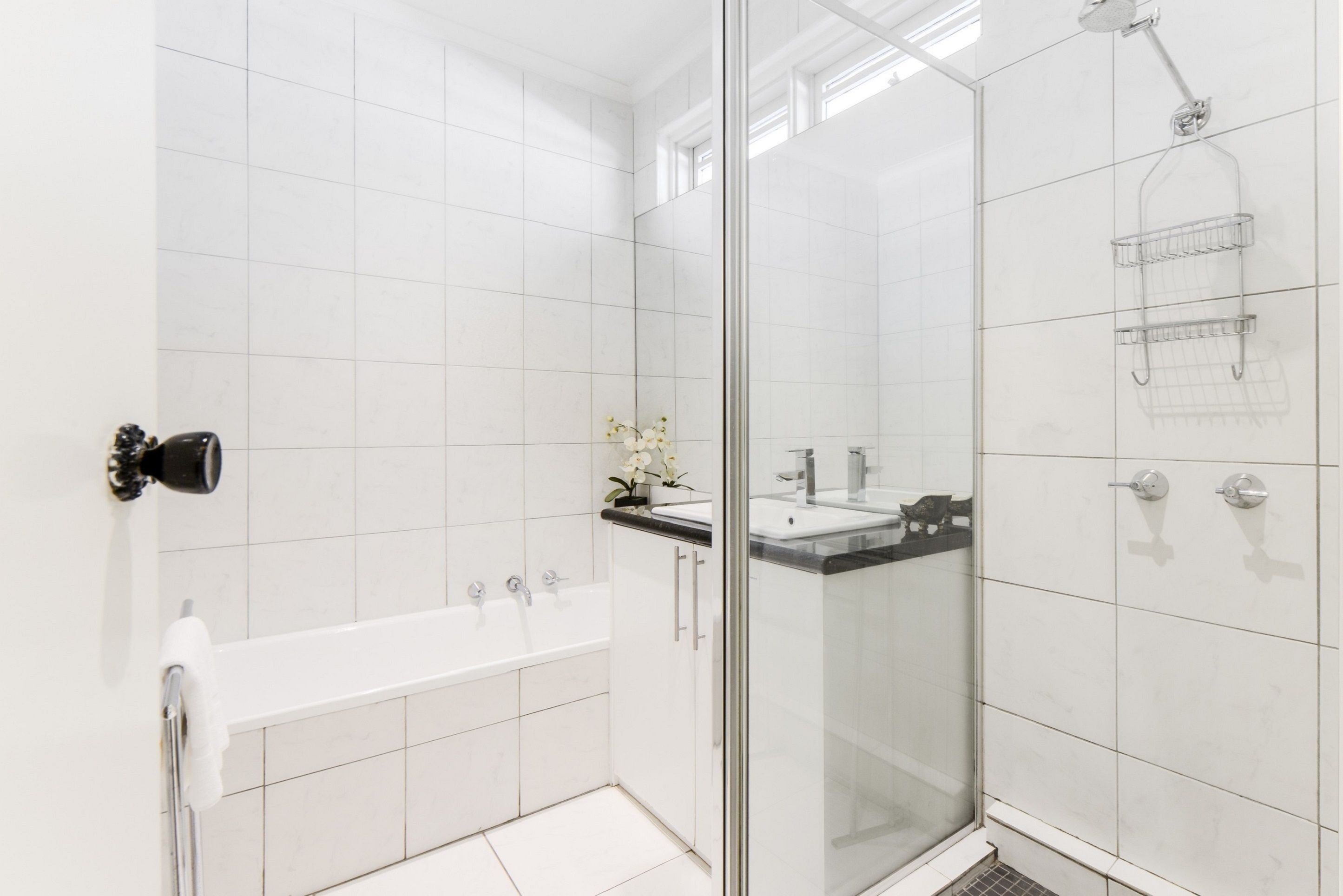 2 Bedroom Villa with 2 Bathrooms and 2 Living Rooms | Bathroom | Separate tub and shower, free toiletries, hair dryer, towels