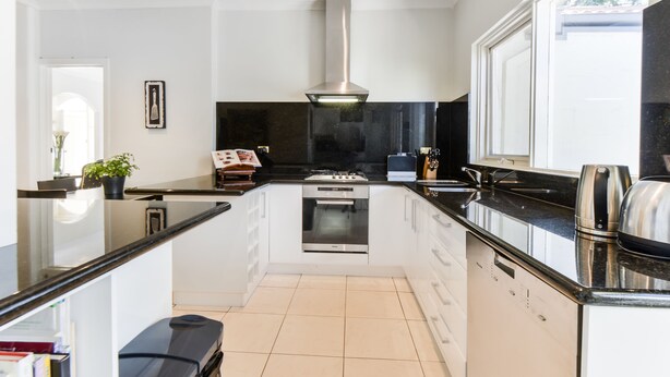 2 Bedroom Villa with 2 Bathrooms and 2 Living Rooms | Private kitchen - BOUTIQUE STAYS - Brighton Rose (Brighton)