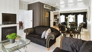 2 Bedroom Villa with 2 Bathrooms and 2 Living Rooms - BOUTIQUE STAYS - Brighton Rose (Brighton)