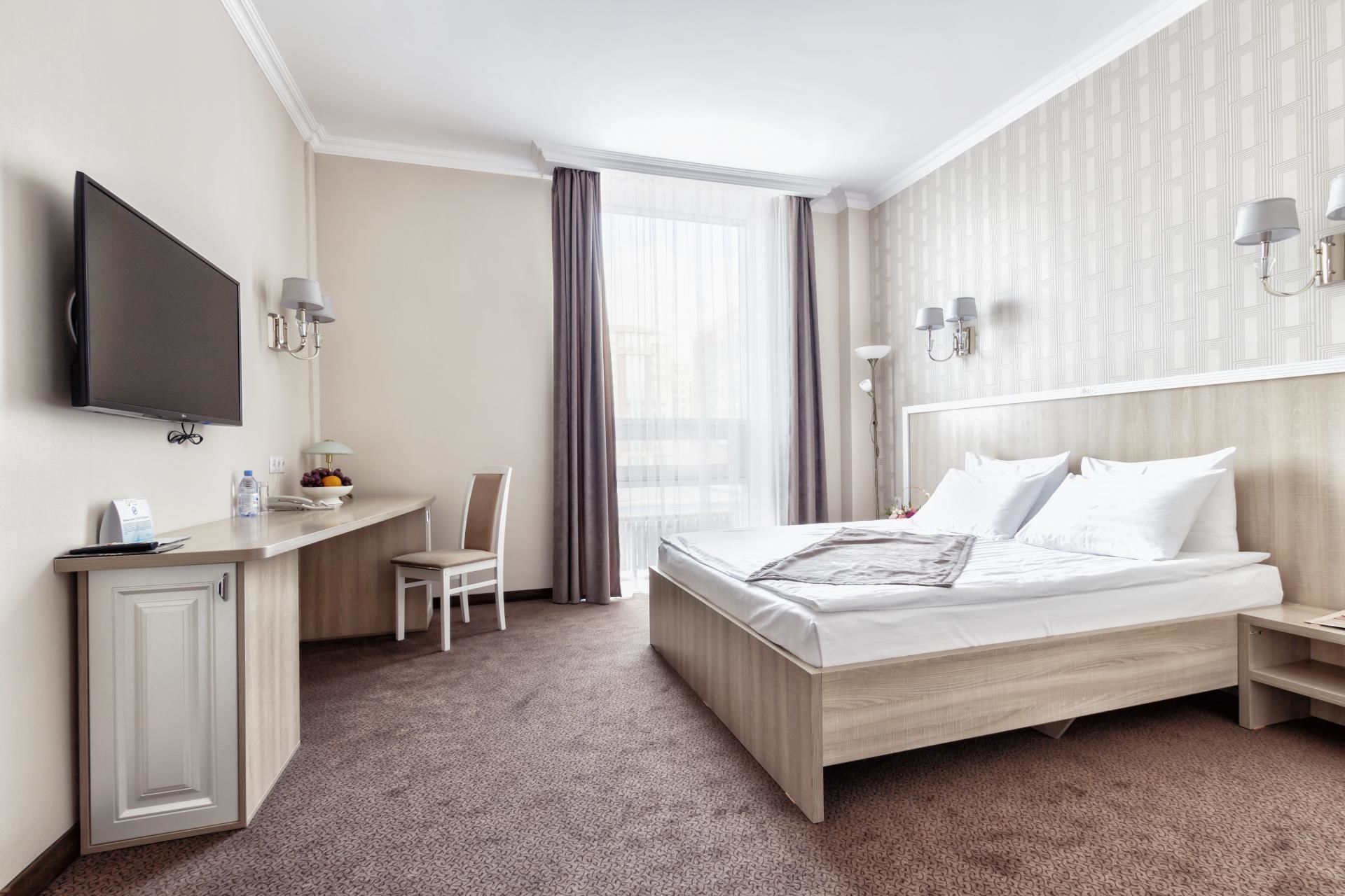 standard double room | premium bedding, in-room safe, desk, free wifi