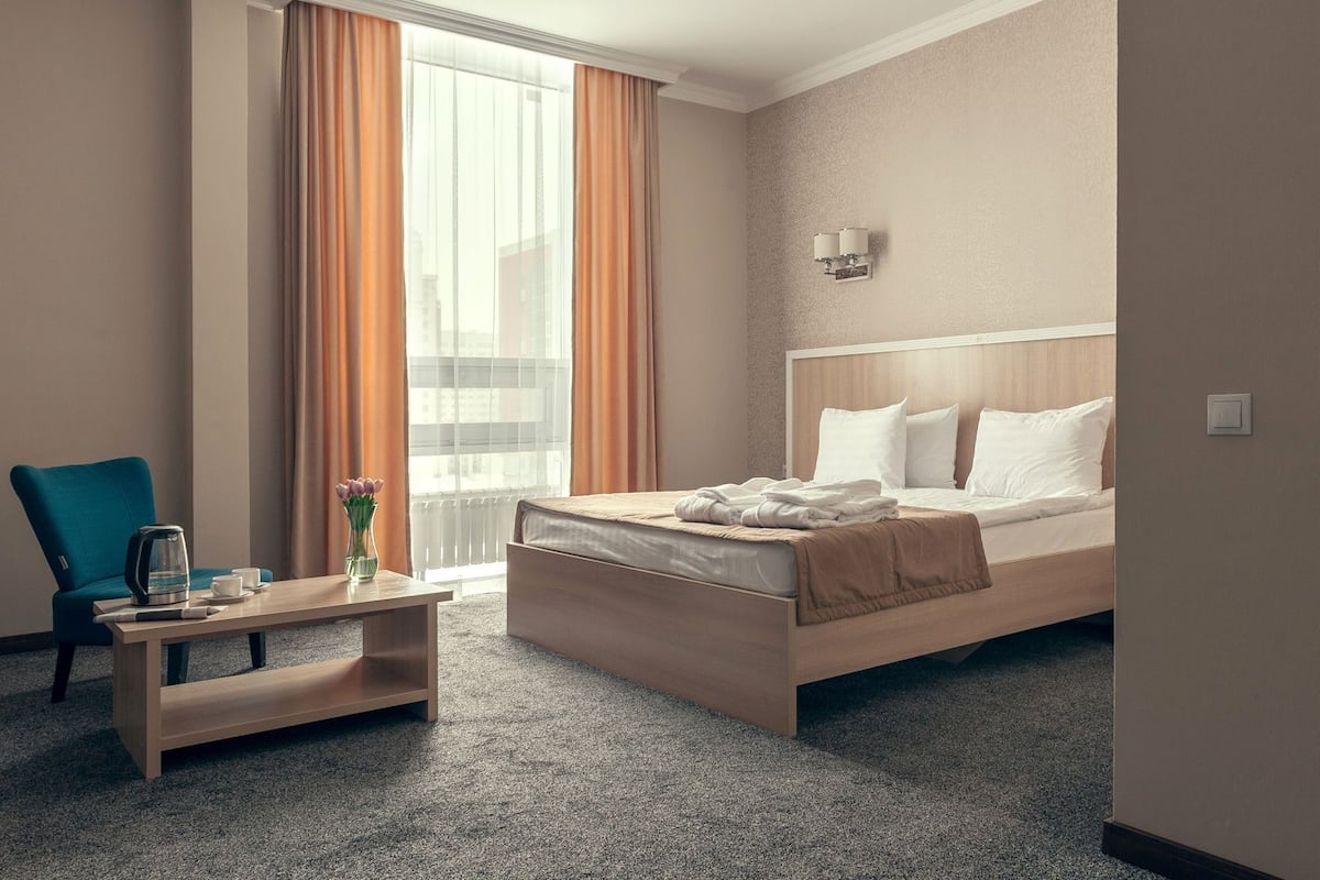 Premium bedding, minibar, in-room safe, desk