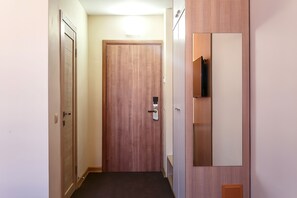 Ropa de cama de alta calidad y minibar 