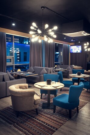 Bar (on property) - AyKun Hotel (Astana)