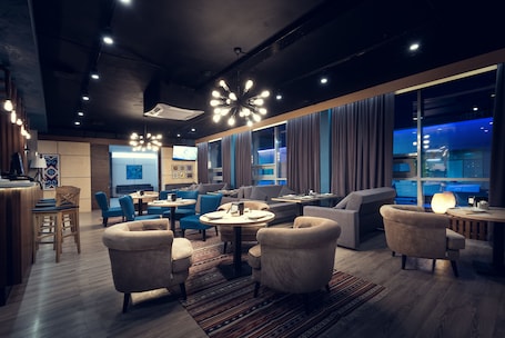 Bar en el lobby. AyKun Hotel