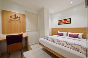 行政客房 | 高档床上用品、办公桌、熨斗/熨板、免费 WiFi