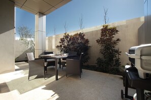Appartement, 2 chambres (2 Bathrooms plus Study) | Terrasse/Patio